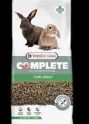 versele-laga-complete-cuni-adult-removebg-preview